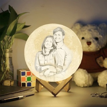 Personalised 3D Moon Lamp in 16 Colours for Valentine's Day